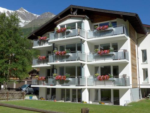 Saas Grund Apartamento | Apartment Amici-2 by Interhome