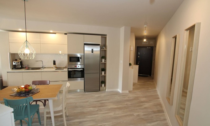 Varna Apartamento | APARTAMENTO ANGELOV 1, Apartamento de 1 dormitorio con balcón y vista a la ciudad, 80 metros cuadrados