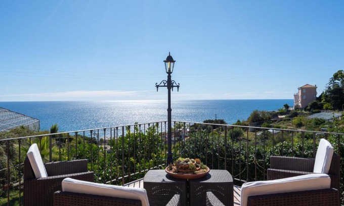 Sanremo Apartamento | Apartment Angolo di Sole by Interhome