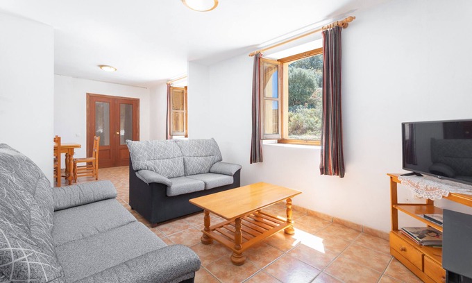 Culla Apartamento | Apartamento 'Antiga Escola De Molinell' con vistas a la montaña, terraza privada y jardín privado
