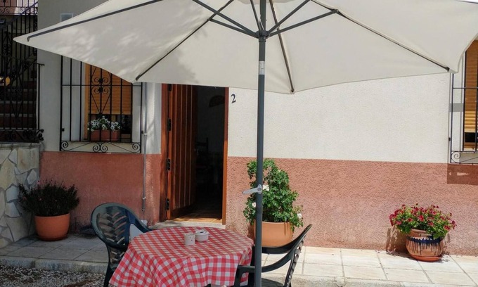 Velez Rubio Apartamento | Apartamento 'Apartamento Mahimon' con vistas a la montaña, Wi-Fi y aire acondicionado.