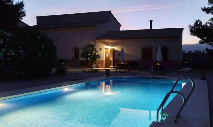 Velez Rubio Apartamento | Apartamento 'Apartamento Pino' con vistas a la montaña, Wi-Fi y aire acondicionado
