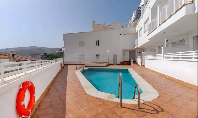 Polopos Apartamento | Apartamento 'Apartamento Costa Sol' con piscina compartida, terraza privada y aire acondicionado.