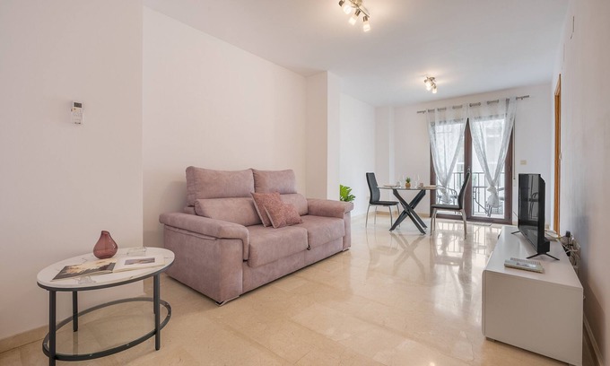 Barrio de la Vega Apartamento | Apartamento 'Apartamento Molinillo' con vistas a la montaña, Wi-Fi y aire acondicionado.