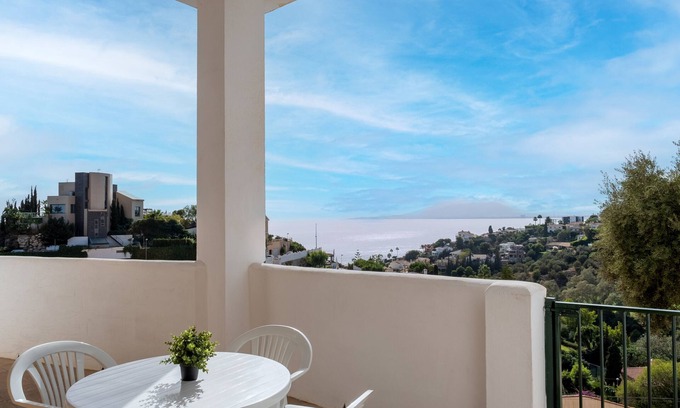El Candado Apartamento | Apartamento 'Apartamento Vistas Golf Y Bahía' con vistas al mar, Wi-Fi y aire acondicionado