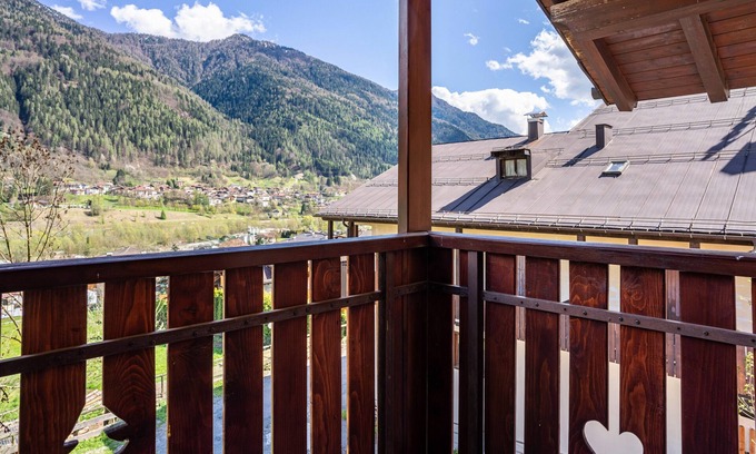Strembo Apartamento | Apartamento "Aparthotel Strembo Alperose" con vistas a la montaña y jardín compartido