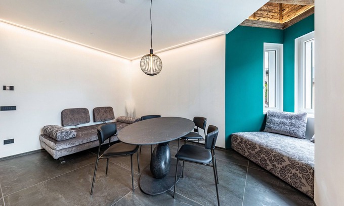 Centro - Piani - Rencio Apartamento | Apartamento 'App 205 Palazzo Cavour' con vistas a la montaña, Wi-Fi y aire acondicionado