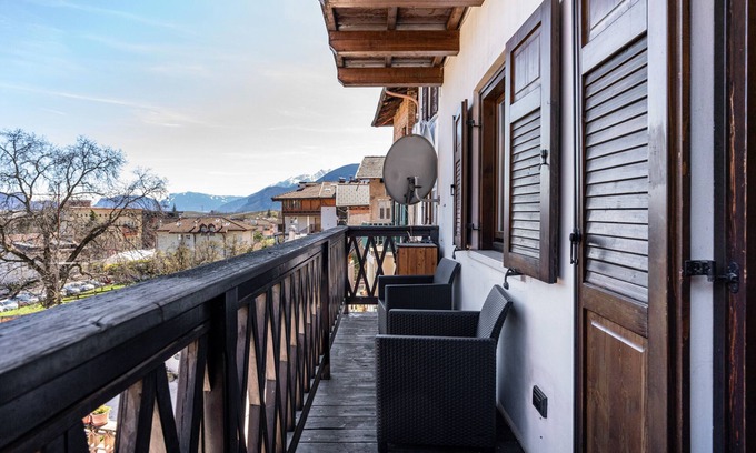 Cles Apartamento | Apartamento 'Appartamento Cles' con vistas a la montaña, balcón y Wi-Fi