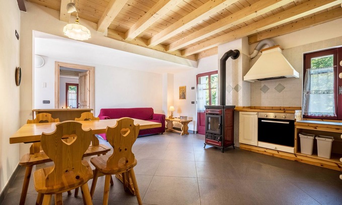 Ala Apartamento | Apartamento 'Appartamento Del Boscaiolo' con vistas a las montañas, jardín compartido y balcón