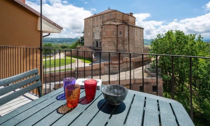 Carru Apartamento | Apartment Appartamento Il Castello in Carrù - 3 persons, 1 bedrooms
