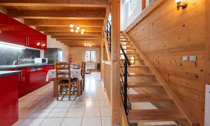 Lathuile Apartamento | Apartamento 'Appartement Atypique Lac Annecy' con vistas al lago, balcón y Wi-Fi