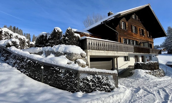 Saanenmoeser Apartamento | Apartamento Ariel by Interhome