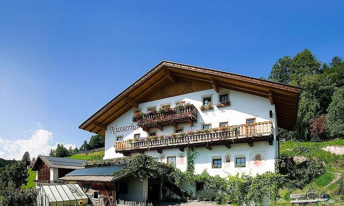 Avelengo Apartamento | Apartamento "Aster - Nusserhof" cerca de la estación de esquí con vistas a la montaña y balcón