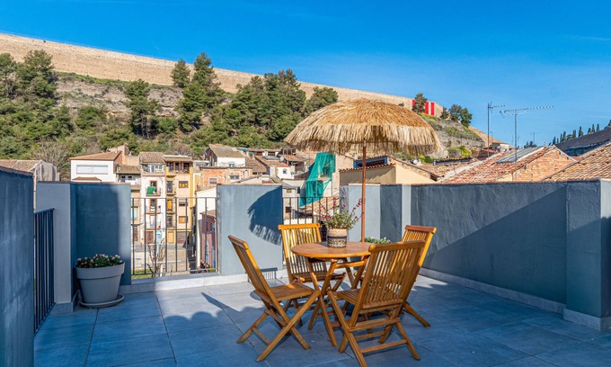 Balaguer Apartamento | Apartamento 'Àtic 1' con terraza privada, Wi-Fi y aire acondicionado