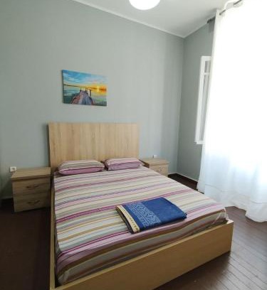 Agios Panteleimonas Casa | Apartment Atiki metro shared bathroom and kitchen