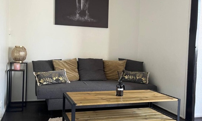 Bezons Apartamento | Apartment 'Au Pied Du T2 La Défense' with Wi-Fi