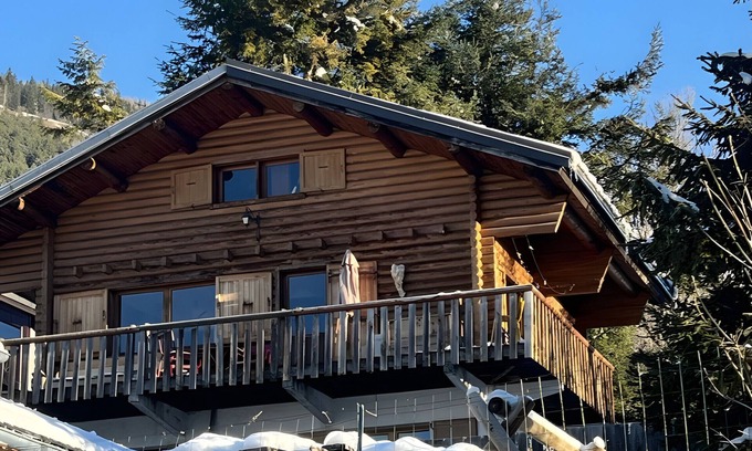 Seez Apartamento | Apartamento 'Au Soleil' con vistas a la montaña, jardín privado y Wi-Fi