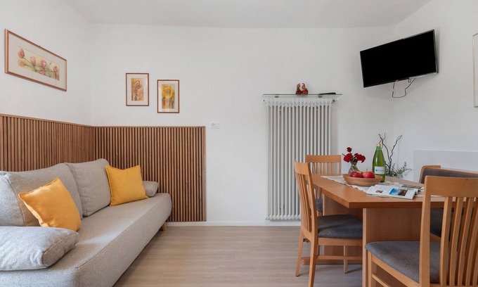 Laives Apartamento | Apartment 'Auelehof Matilde' with Mountain View, Wi-Fi and Air Conditioning