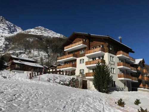 Saas-Fee Apartamento | Apartment Azurit by Interhome