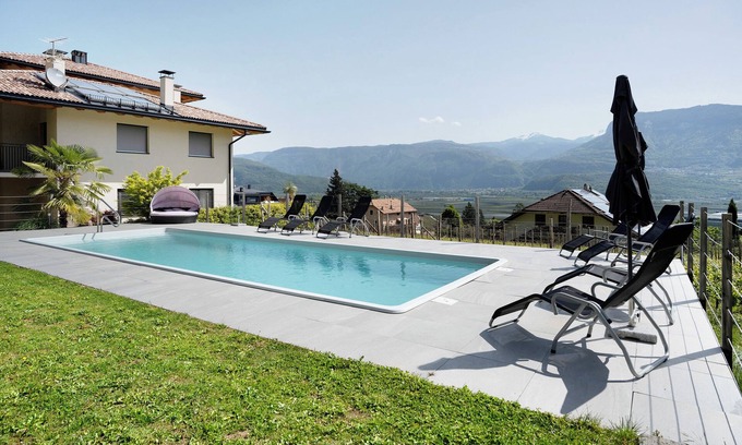 Tramin Apartamento | Apartamento 'Bacchushof Cabernet' con vistas a la montaña, Wi-Fi y aire acondicionado