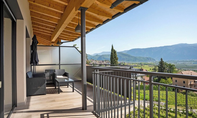 Tramin Apartamento | Apartamento 'Bacchushof Chardonnay' con vistas a la montaña, Wi-Fi y aire acondicionado