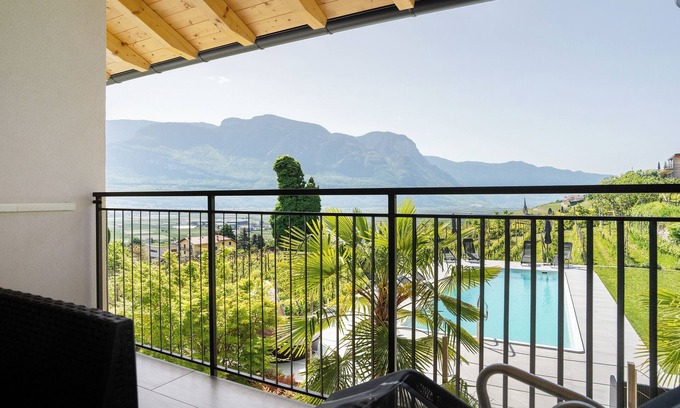 Tramin Apartamento | Apartamento 'Bacchushof Lagrein' con vistas a la montaña, Wi-Fi y aire acondicionado