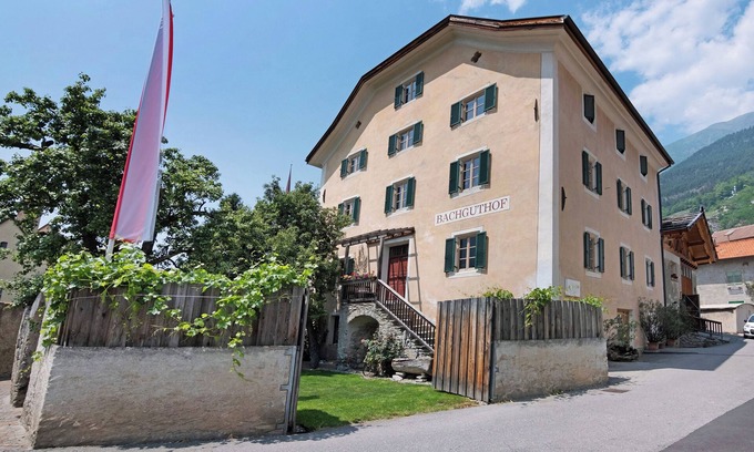 Silandro Apartamento | Apartamento vacacional 'Bachguthof' con vistas a la montaña, jardín compartido y balcón