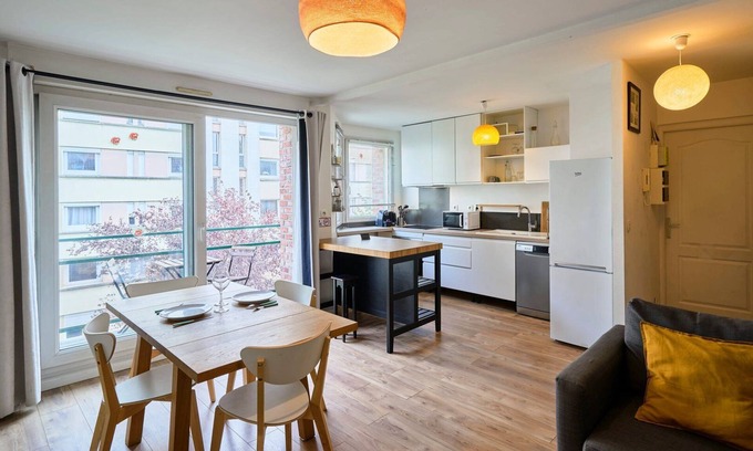 Saint-Maurice Pellevoisin Apartamento | Apartment balcony/parking space near train station