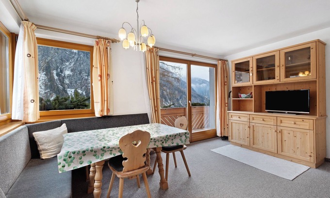 Val di Vizze Apartamento | Apartamento 'Bartlhof Refugium/Ritiro Felsenruh' con vistas a la montaña, terraza privada y Wi-Fi