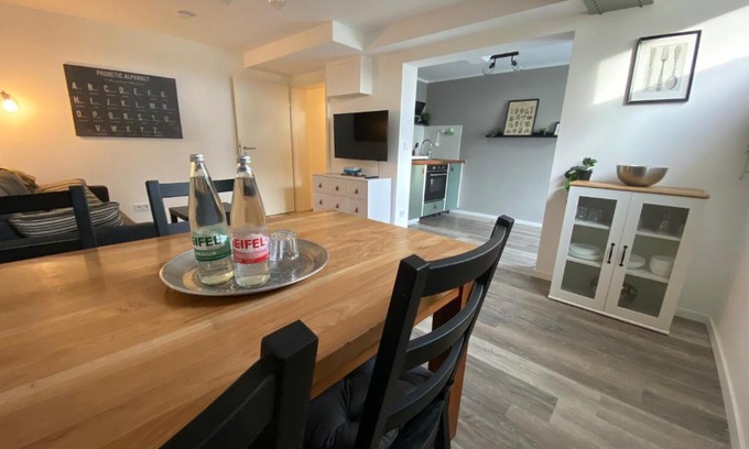 Dueren Apartamento | Apartment 'BB43' - 70qm mit Terrasse und kleinem Garten am Rande der Eifel