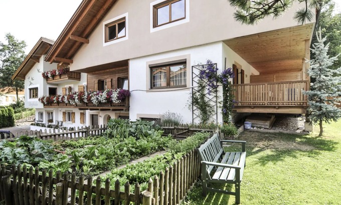 Siusi Apartamento | Apartamento "Bergfrieden 2 B" con vistas a la montaña, piscina, Wi-Fi, terraza y jardín