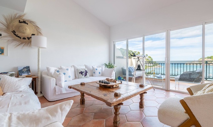 Puerto de Soller Apartamento | Apartamento 'Primera línea de playa Port De Soller' con terraza privada, Wi-Fi y aire acondicionado.