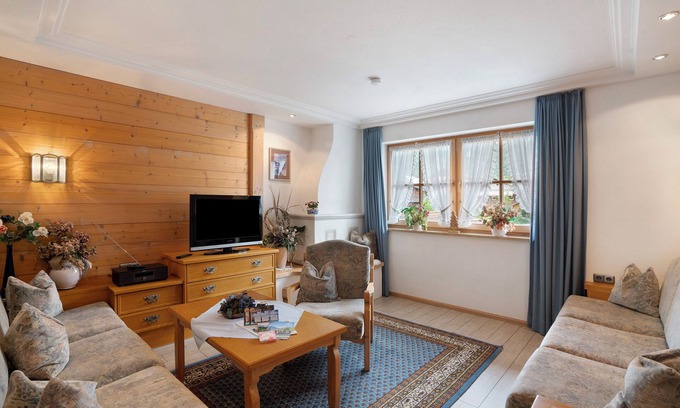 Mittenwald Apartamento | Apartamento 'Bergdistel Nr 8' con vistas a la montaña, jardín compartido y Wi-Fi