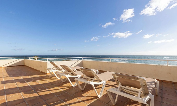 Buenas Noches Apartamento | Apartamento "Bermuda Beach 7" cerca de la playa con piscina, jardín y Wi-Fi