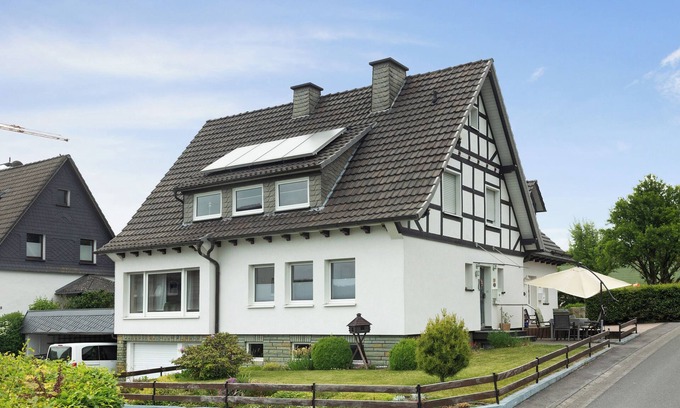 Schmallenberg Apartamento | Apartamento 'Blumenau' con terraza privada, jardín privado y Wi-Fi