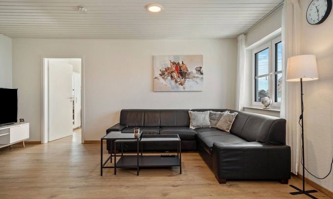 Meckenbeuren Apartamento | Apartamento 'Bodenseenest' con vistas a la montaña, balcón y Wi-Fi