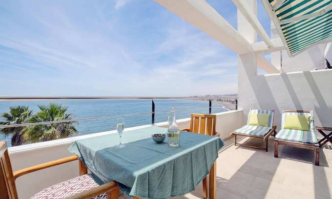 Nueva Milla de Oro Apartamento | Apartamento "Boulevard 205" con vistas al mar, piscina, balcón, terraza y jardín