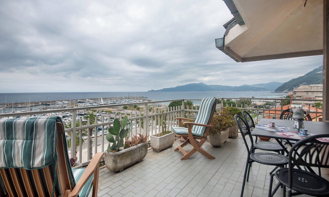 Chiavari Apartamento | Apartamento 'Breathtaking View' con vistas al mar, terraza privada y Wi-Fi