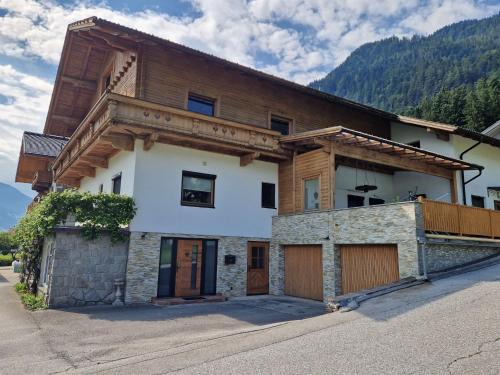 Strass im Zillertal Apartamento | Apartment Brettfall Blick by Interhome