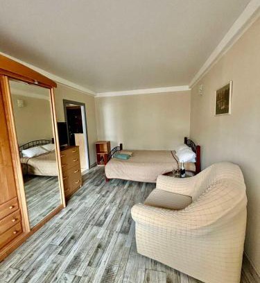 Dniprovs'kyi District Apartamento | Apartment Budivelnykiv 22/11