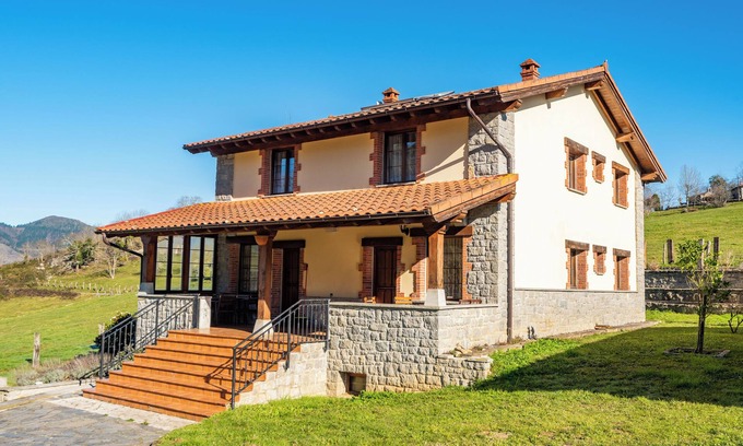 Cangas de Onís Casa | Apartamento 'Busgusu' con vistas a la montaña, terraza privada y Wi-Fi