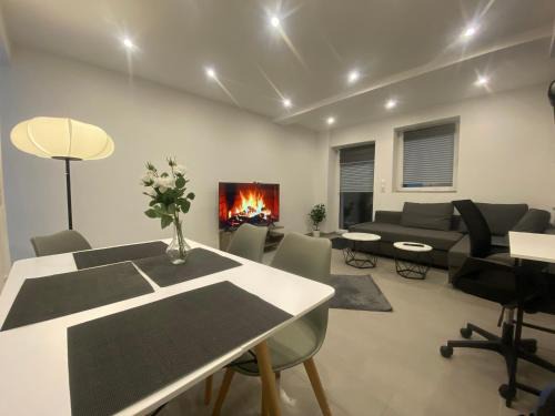 Bad Friedrichshall Apartamento | Apartment Business Suite mit 2 Schlafzimmer & Parkplatz, Highspeed WLAN, Fußbodenheizung & Netflix Premium, Zentral zu Audi & Schwarz Gruppe
