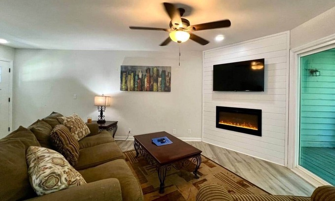 Westminster Apartamento | Apartment by Forest Access to Clemson & Lakes