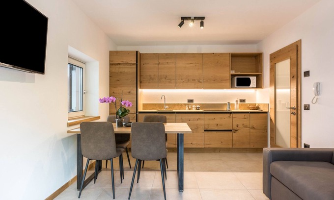 San Lorenzo in Banale Apartamento | Apartamento 'Campanile Basso' con vistas a la montaña, balcón y Wi-Fi