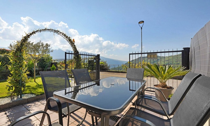 Vesio Apartamento | Apartamento 'Casa Vacanze Leon' con vistas al lago, jardín privado y Wi-Fi