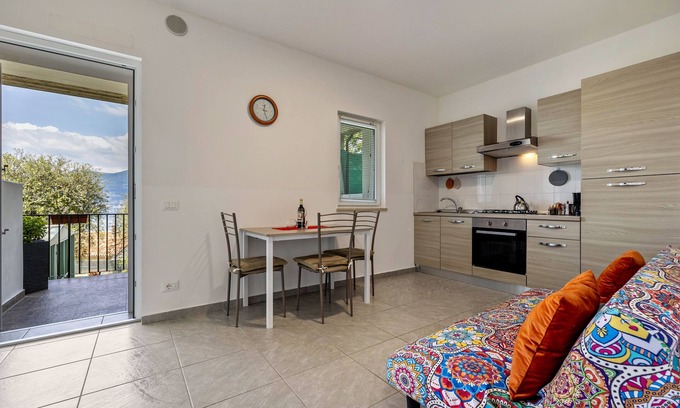 Brenzone sul Garda Apartamento | Apartamento 'Casa Maria' con vistas al lago, jardín privado y Wi-Fi