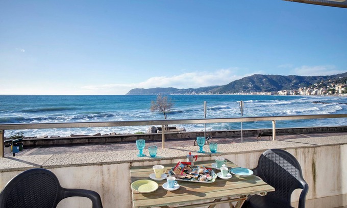 Lavina Apartamento | Apartamento 'Cadorna Fronte Mare' con vistas al mar, Wi-Fi y aire acondicionado