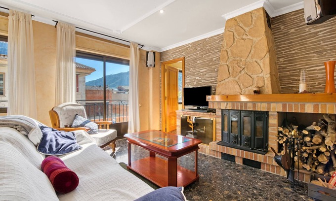 Mogente/Moixent Apartamento | Apartamento 'Cal Guerrer' con vistas a la montaña, terraza privada y balcón