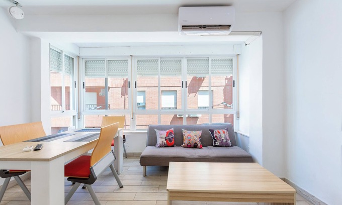 Almeria Apartamento | Apartamento 'Calle Jaul' con Wi-Fi y aire acondicionado