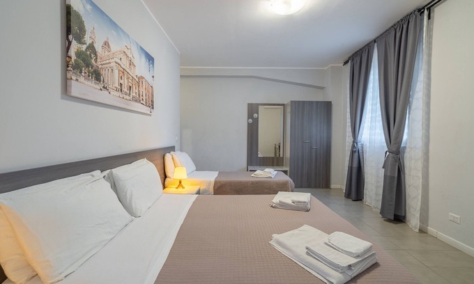Contrada Pantano d'Arci Apartamento | Apartamento 'Camera Tripla 101' con terraza compartida, Wi-Fi y aire acondicionado